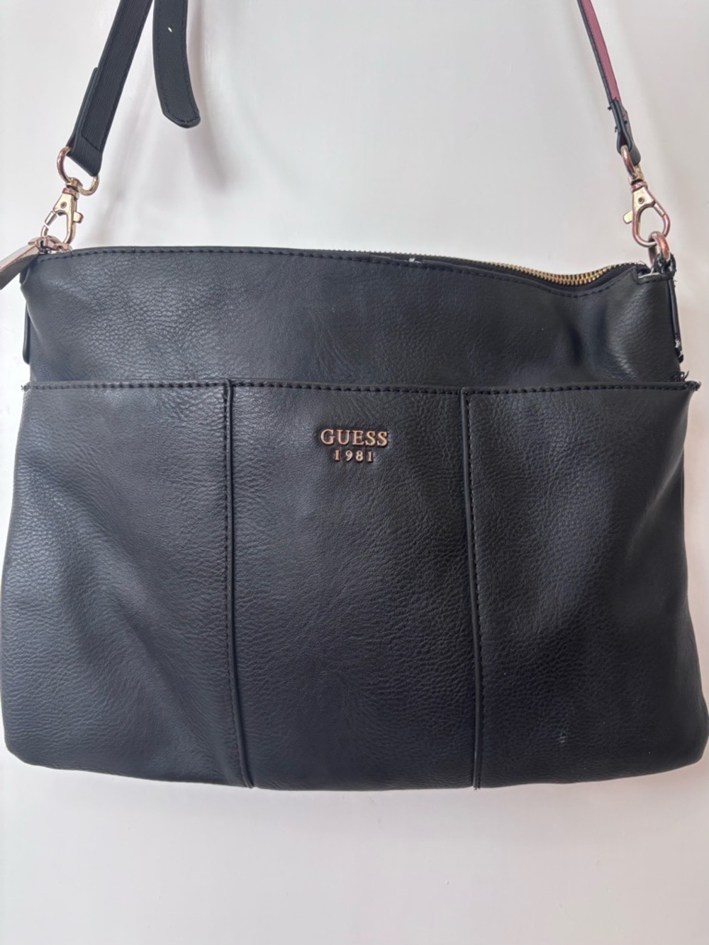 GUESS| Black & RED Leather Strap Crossbody w/Gold-Tone Logo 13 x 9”